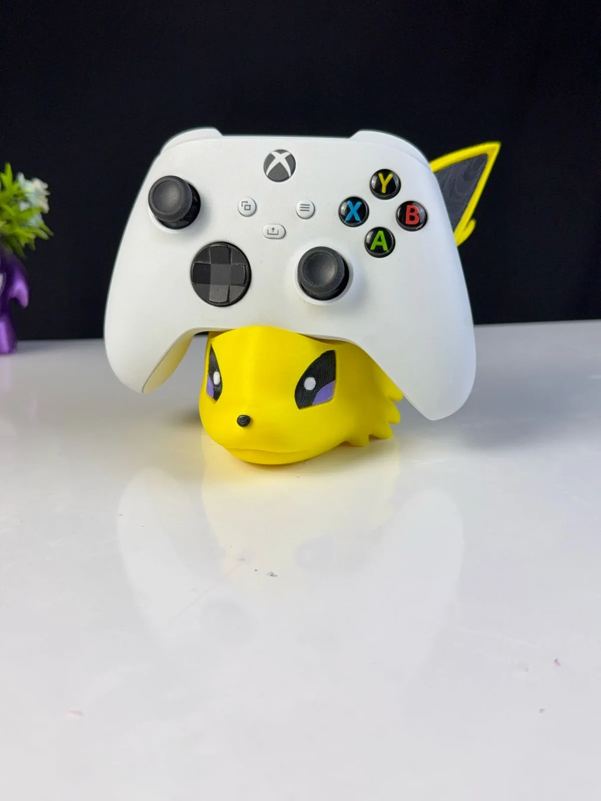 Jolteon Holder — 3D-printed controller holder