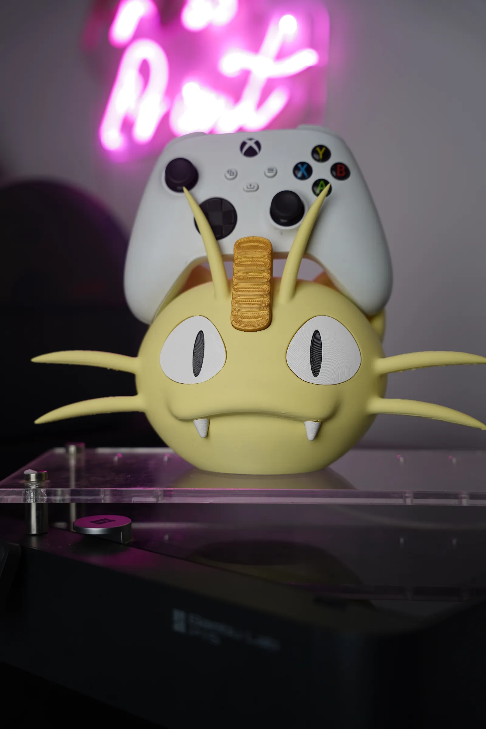 Meowth Holder — 3D-printed controller holder